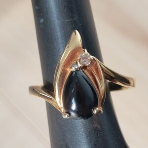 Elegant Gold and Black Women's Ring